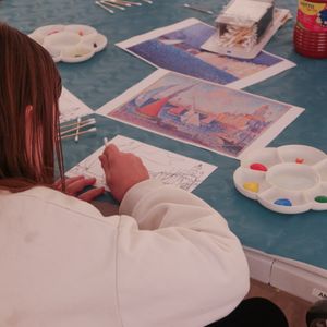 Atelier intergénérationnel au Musée de l’Annonciade : création d’une carte de vœux à l’aquarelle