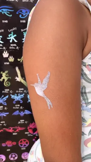Le Noël Gourmand: Glitter Bar, tatouage à paillettes