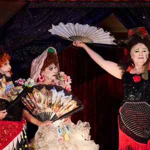 Festival Les scènes du Château de la Moutte – YA D’LA JOIE Un irrésistible cabaret déjanté