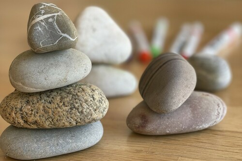 Les mercredis des enfants – sculpture de galets et Et si copier, c’était créer !