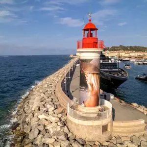 Habillage du Phare – Saint-Tropez Couleur Bleu – Hommage à Brigitte Bardot
