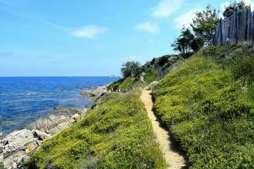 Randonnée “De la plage de Bonne terrasse au sommet du phare de Camarat”