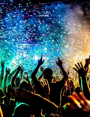 15 AOUT: Soirée DJ  » La Fièvre des Années 80, 90 et 2000&prime;  » et feu d&rsquo;artifice