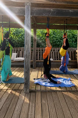 Yoga Aérien avec Peggy Lucido